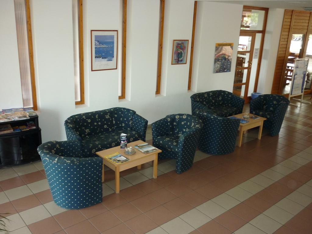 Hotel Holiday Siófok Buitenkant foto