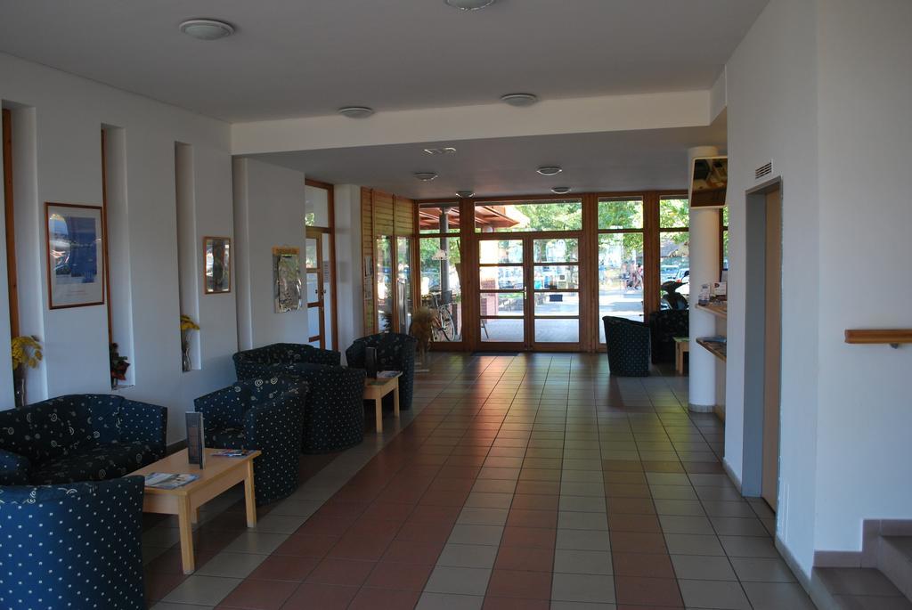 Hotel Holiday Siófok Buitenkant foto