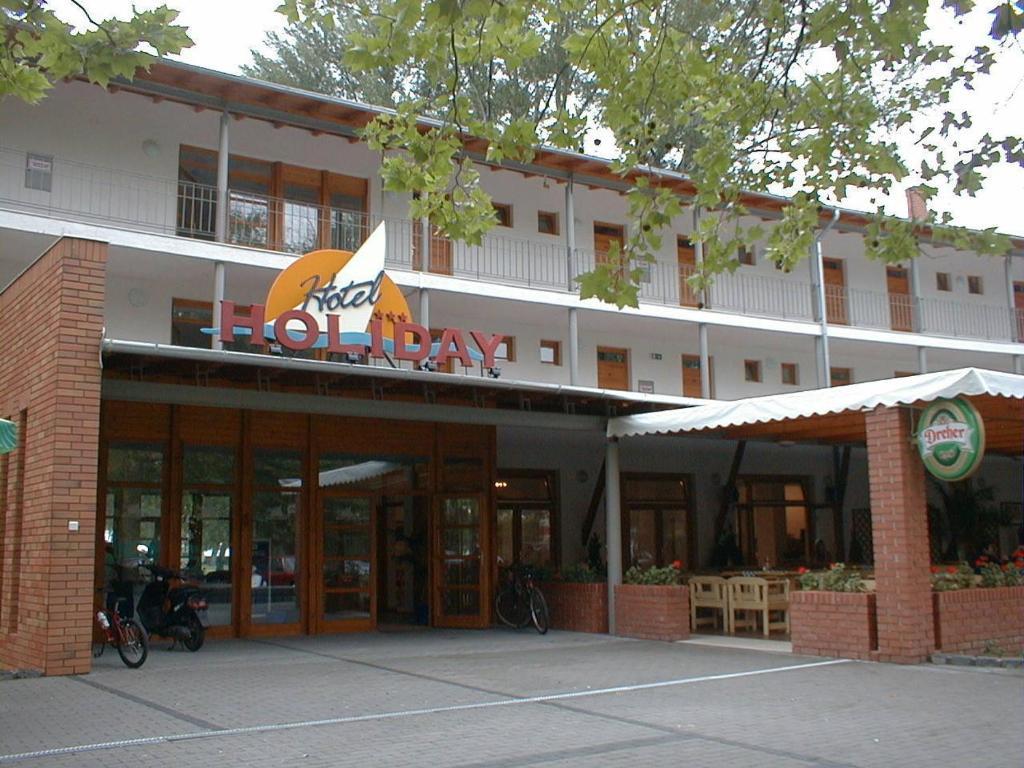 Hotel Holiday Siófok Buitenkant foto
