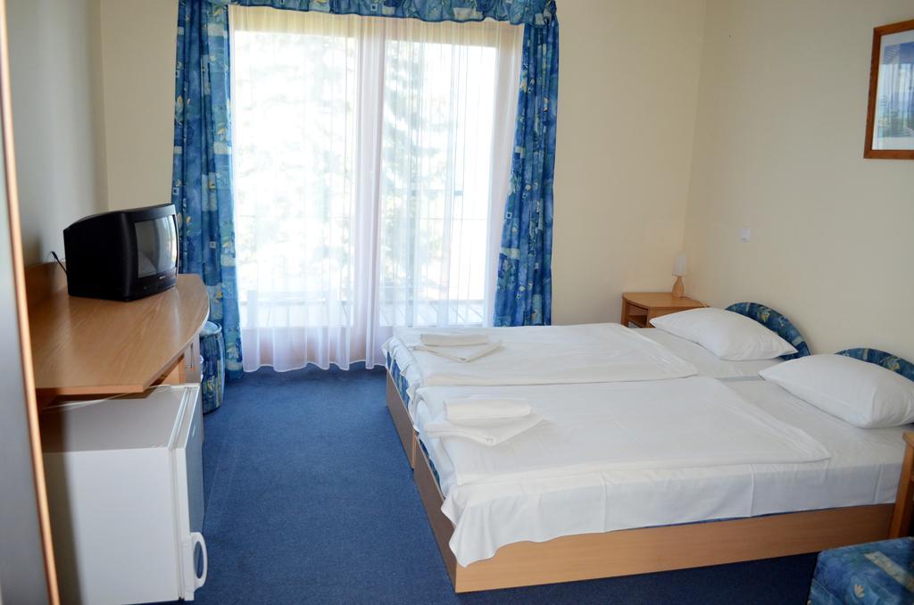 Hotel Holiday Siófok Buitenkant foto