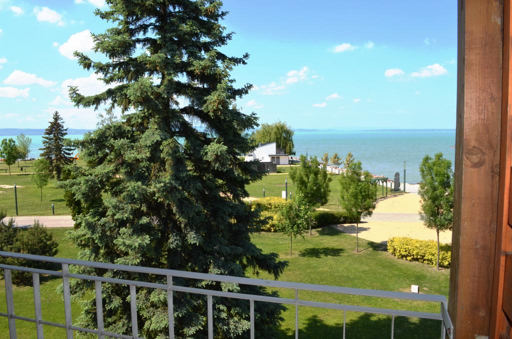 Hotel Holiday Siófok Buitenkant foto