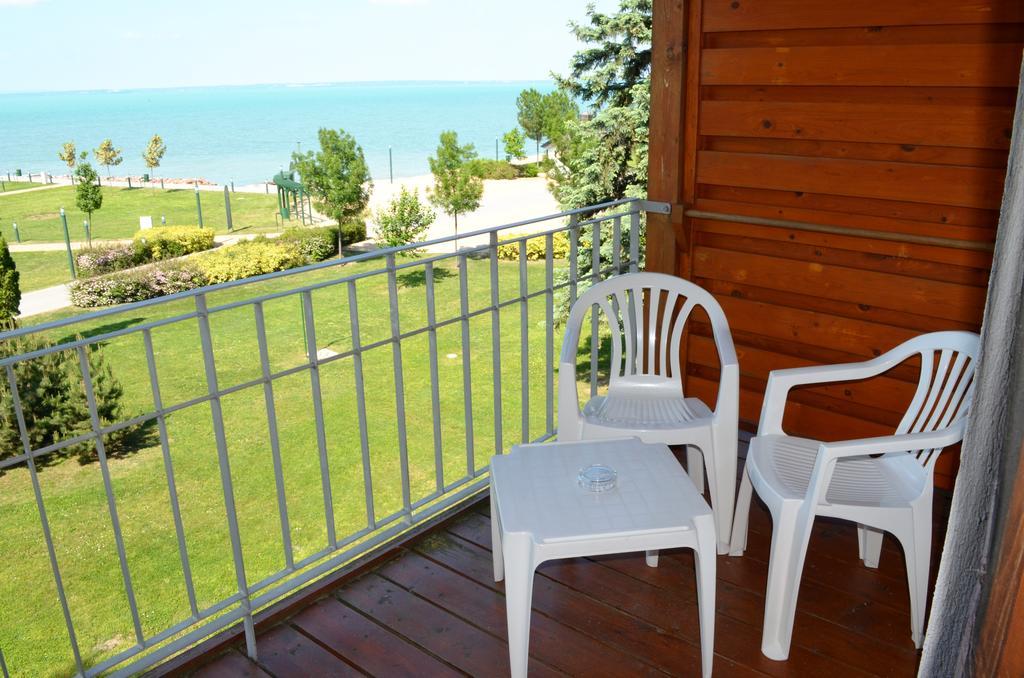 Hotel Holiday Siófok Buitenkant foto