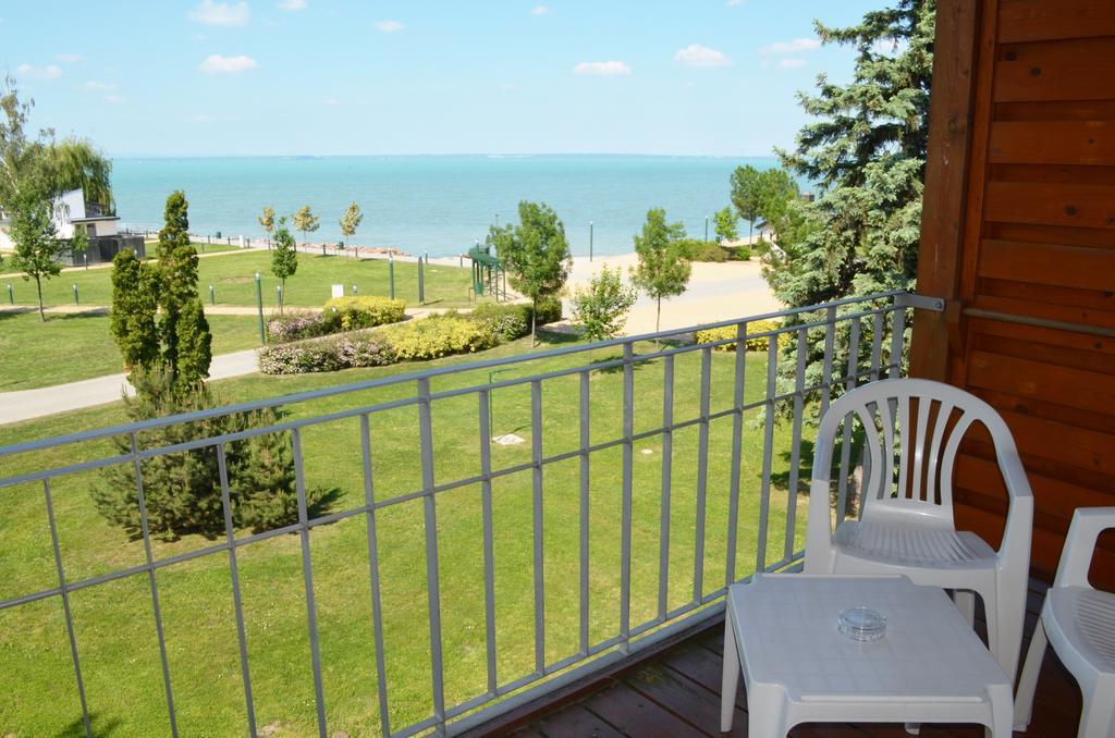 Hotel Holiday Siófok Buitenkant foto