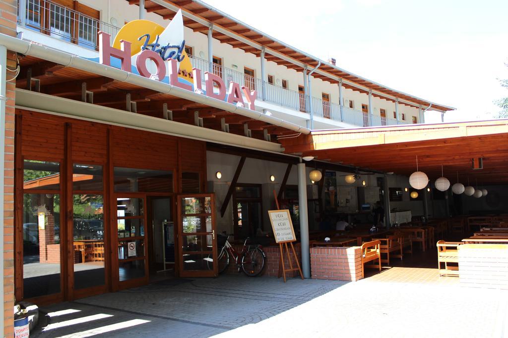Hotel Holiday Siófok Buitenkant foto
