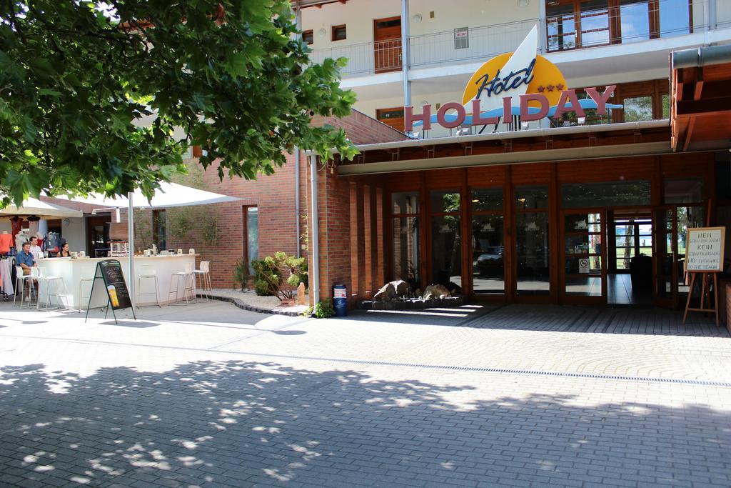 Hotel Holiday Siófok Buitenkant foto
