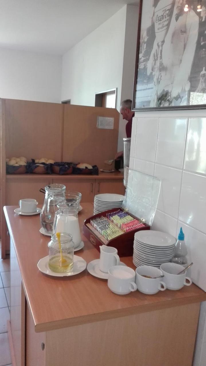 Hotel Holiday Siófok Buitenkant foto